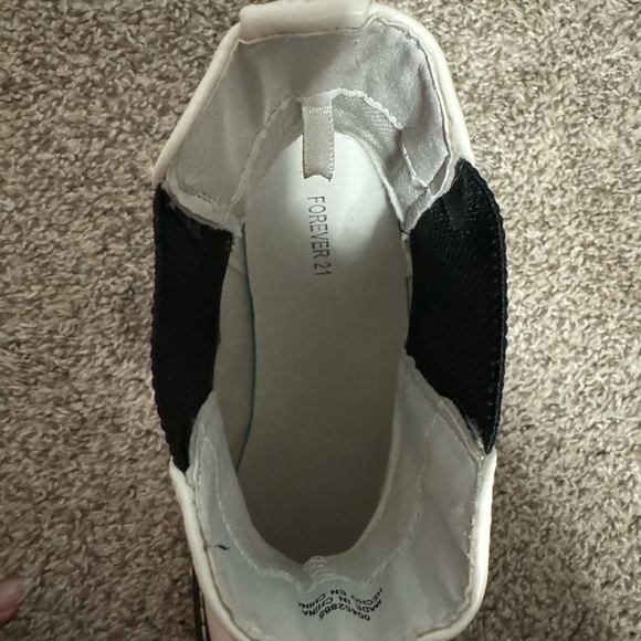 Boots - Picture 3 of 5